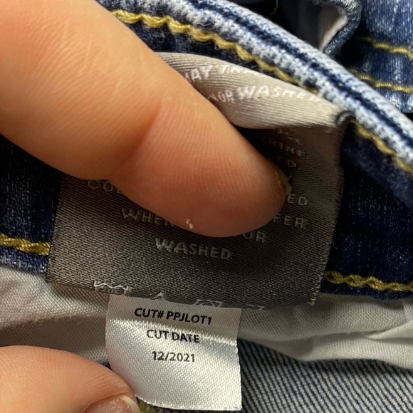 Torrid women’s Medium Wash casual Crop Boyfriend fit denim raw Hem Jeans in 24 - Picture 12 of 12